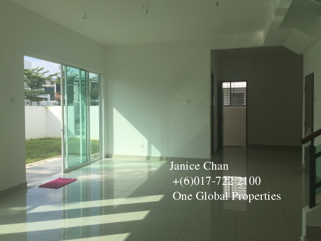 taman seri austin double storey corner house Photo 2